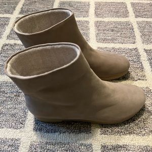 NWOT Lauren Manoogian Lined Boot in Gris
